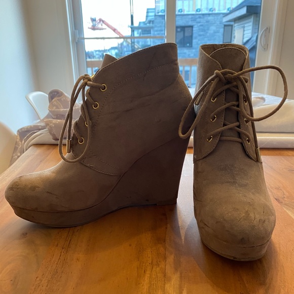 Forever 21 boots - Picture 3 of 4